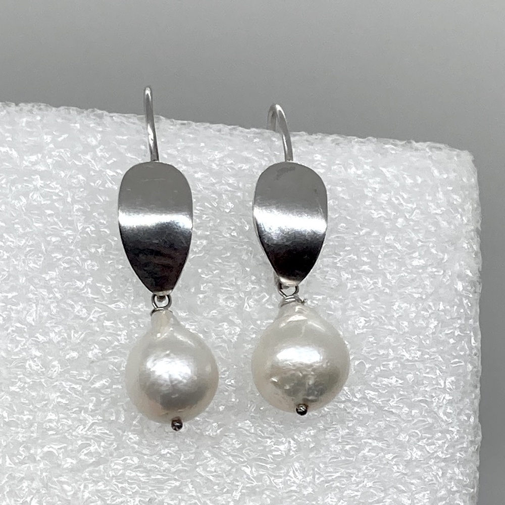 Vtg Sterling Silver & Freshwater Baroque Pearl Dangle Hook Earrings | 1.5” L
